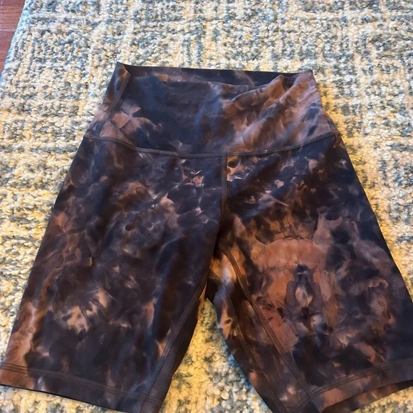 Lululemon Align high rise shorts 8”| size 4| tie dye - Picture 1 of 4